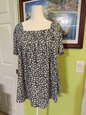 Black and White Floral Square-Neck Women's Top